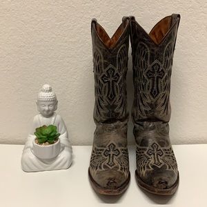 Women’s clothes, shoes and more! 😍